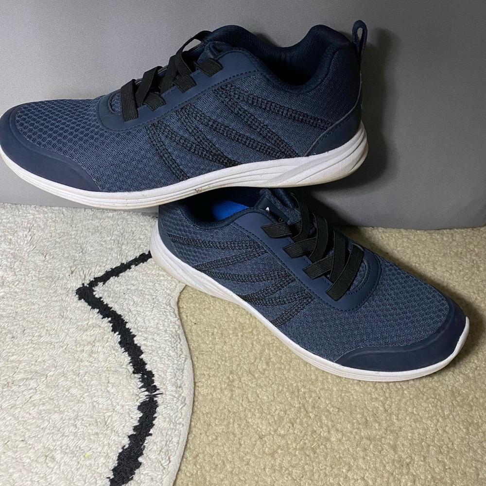 Vionic Blue and Black Athletic Shoes Lightweight Breathable Design